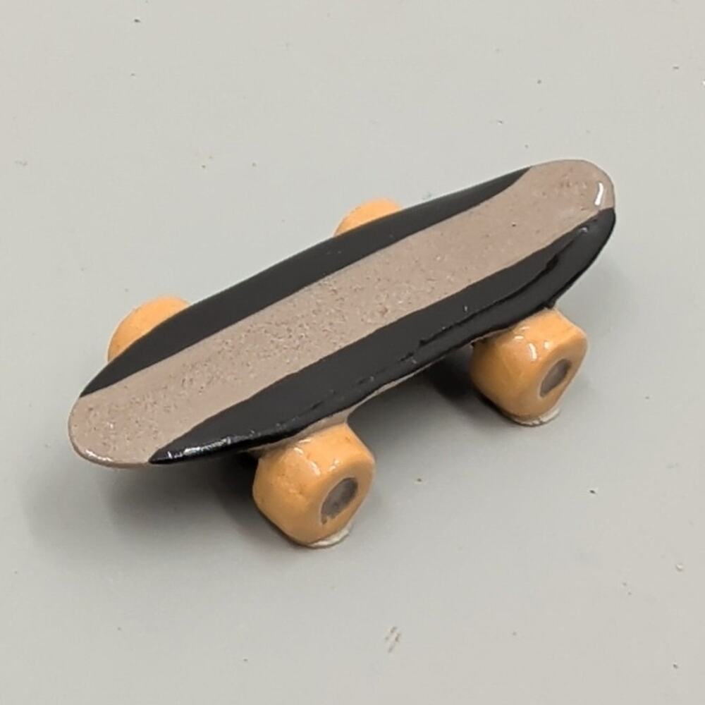 Vtg Hagen-Renaker Skateboard Ceramic Figurine Rare 2.75"